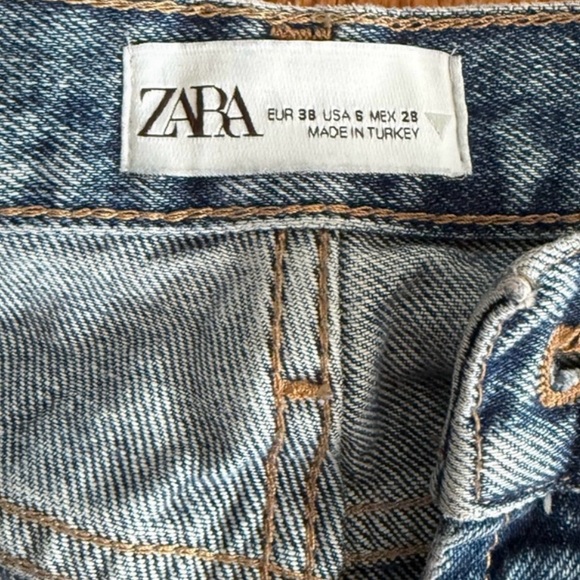 ZARA High-Rise Straight Leg Jeans | Inside Hem Slit | Size 6 - Picture 4 of 4